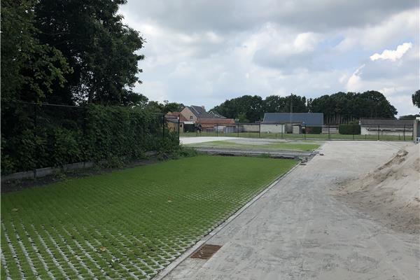 Aanleg voetbalvelden met beregening, verlichting en omgevingswerken - Sportinfrabouw NV